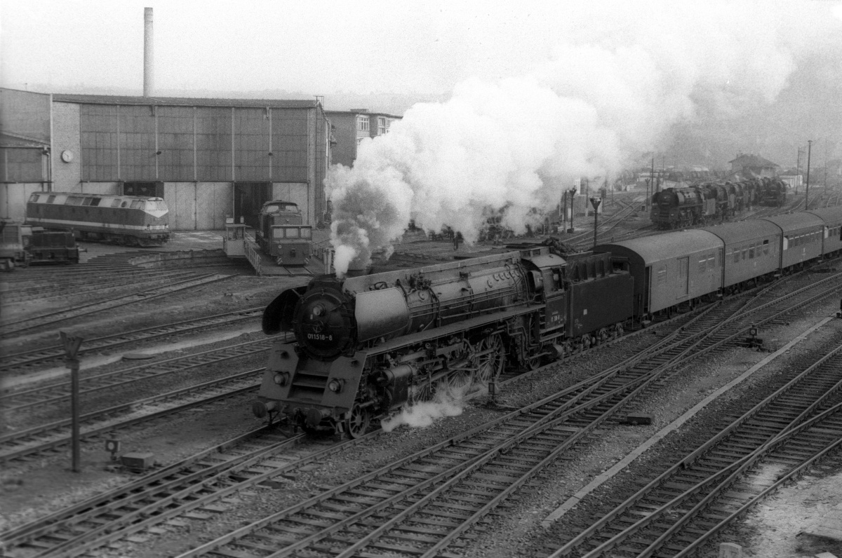 Aus der Schatzkiste...01 518/01 1518-8, Ausfahrt Saalfeld 29.04.1980 (Bearb. M.Steiner, (C) D.Schikorr)