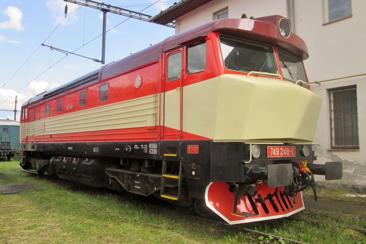 Aus Tsjechien gekommen steht 749 248 ins Bw Vrutky Nakladi Stanica am 30 Mai 2015 whrend ein Bahnhofsfest. Vrutky nakl.st. ist nicht ein Bw, aber auch ein Personenbahnhof.