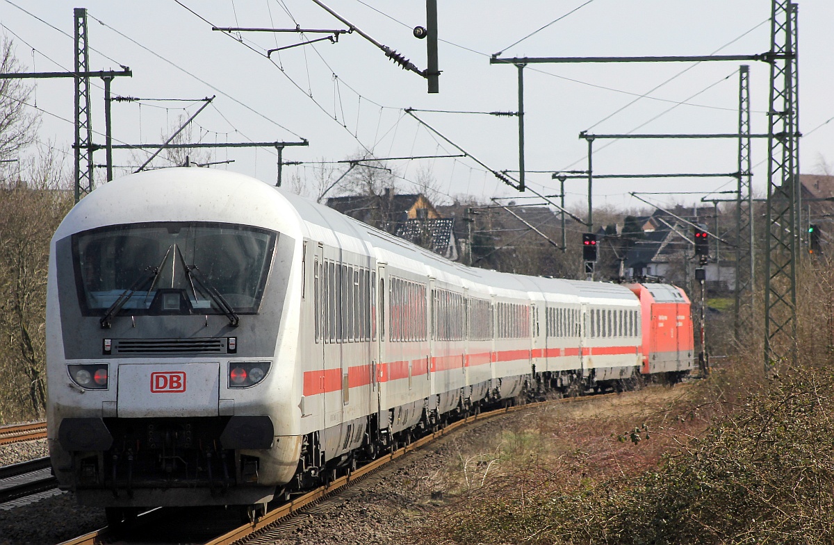 Ausfahrt für den IC 2197 nach Köln mit Zuglok 6101 108-9. Schleswig 26.03.2017