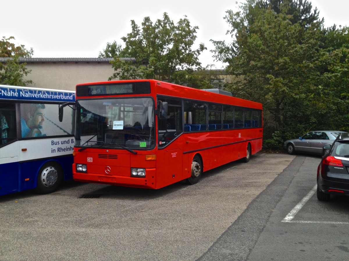 Ausgemusterter Mercedes-Benz O 407 von Südwest-Mobil (ex MZ-SM 861). Baujahr 1996, aufgenommen am 15.09.2014 auf dem ORN-Betriebshof in Mainz.