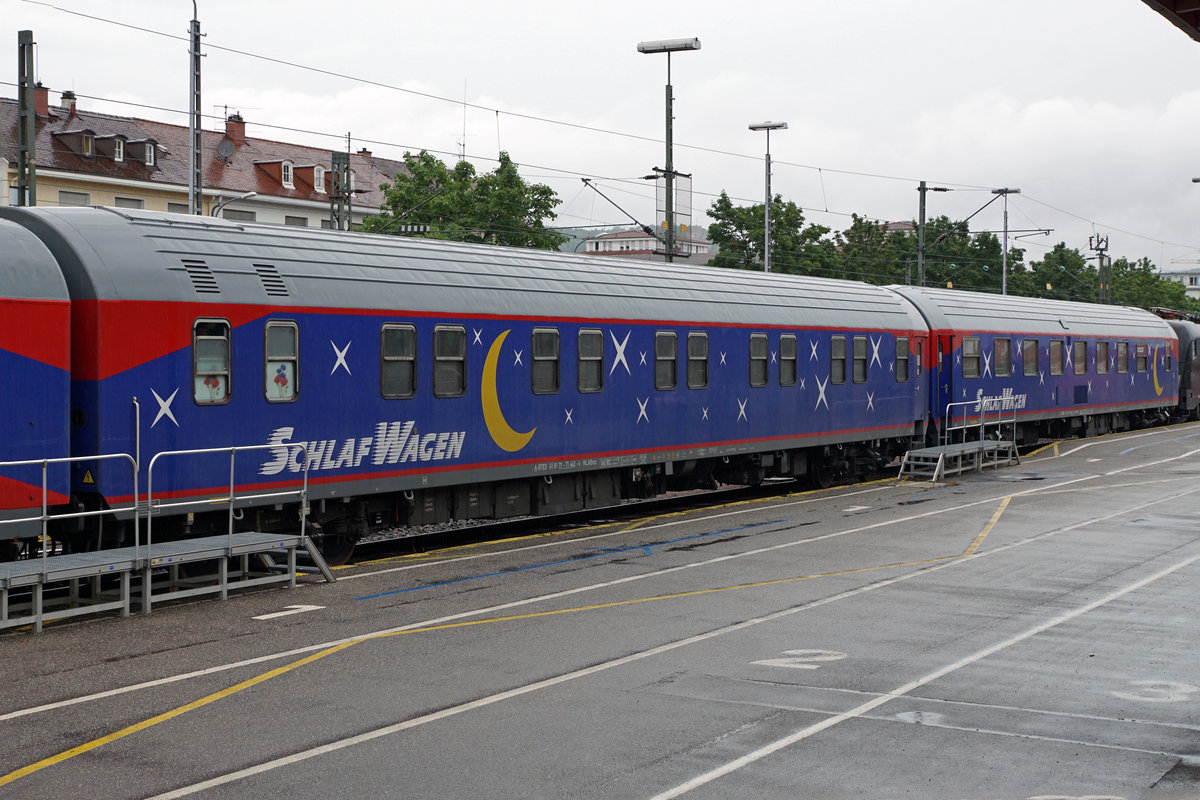 BAHN TOURISTIK EXPRESS
BTE AutoReiseZUG Hamburg - Lörrach
FERIENZEIT REISEZEIT
Impressionen
vom Autoverlad in Lörrach am 5. Juli 2018.
Auf die Rückfahrt nach Hamburg wartend.
Foto: Walter Ruetsch 
