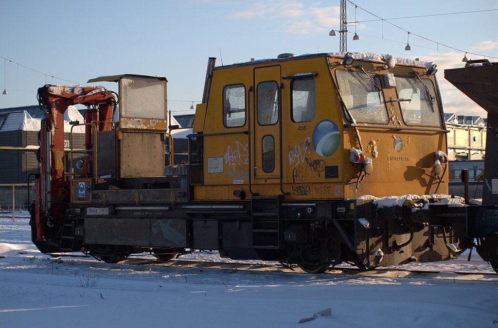 Bahndienstfahrzeug Trolje TR416 der Fa. Enterprise stand ebenfalls abgestellt im alten Gbf Aarhus(frei zugänglich). 19.12.2009