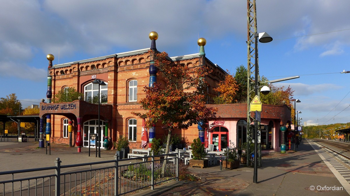 Bahnhof Uelzen im Herbstlicht.