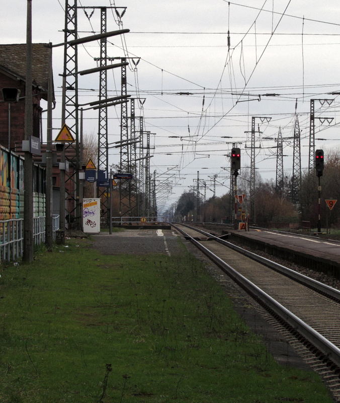 Bahnhof Weiterstadt am 01.M�rz.2014.
Blickrichtung Gro� Gerau.