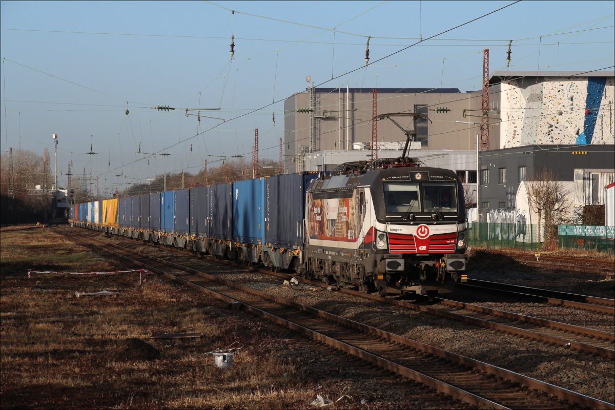 bahnoperator 193 942  Magda  mit Containerzug am 30.12.2025 in Hilden