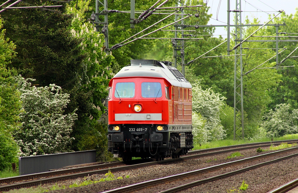 Bald beginnen die Marschbahn-Umleitertage...nachdem die 232 230-3 zwecks Personalschulung hier oben war und mit einem Schaden ausfiel(zurück nach Seddin) kam am nächsten Tag die 232 469-7(Unt/BCS X/27.11.14)optisch aufgefrischt und sauber durch Schleswig gen Padborg gedieselt. 27.05.2015