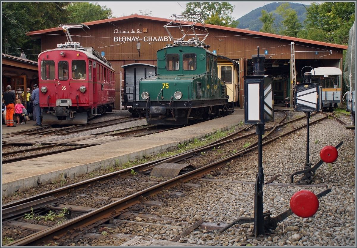 Bald beginnt die Saison 2022 der Blonay-Chamby Bahn; hier schon mal ein Vorgeschmack mit diesem Bild vom letzten Jahr mit dem RhB ABe 4/4 I 35 und der +GF+ Ge 4/4 75 in Chaulin. 

22. Aug. 2021