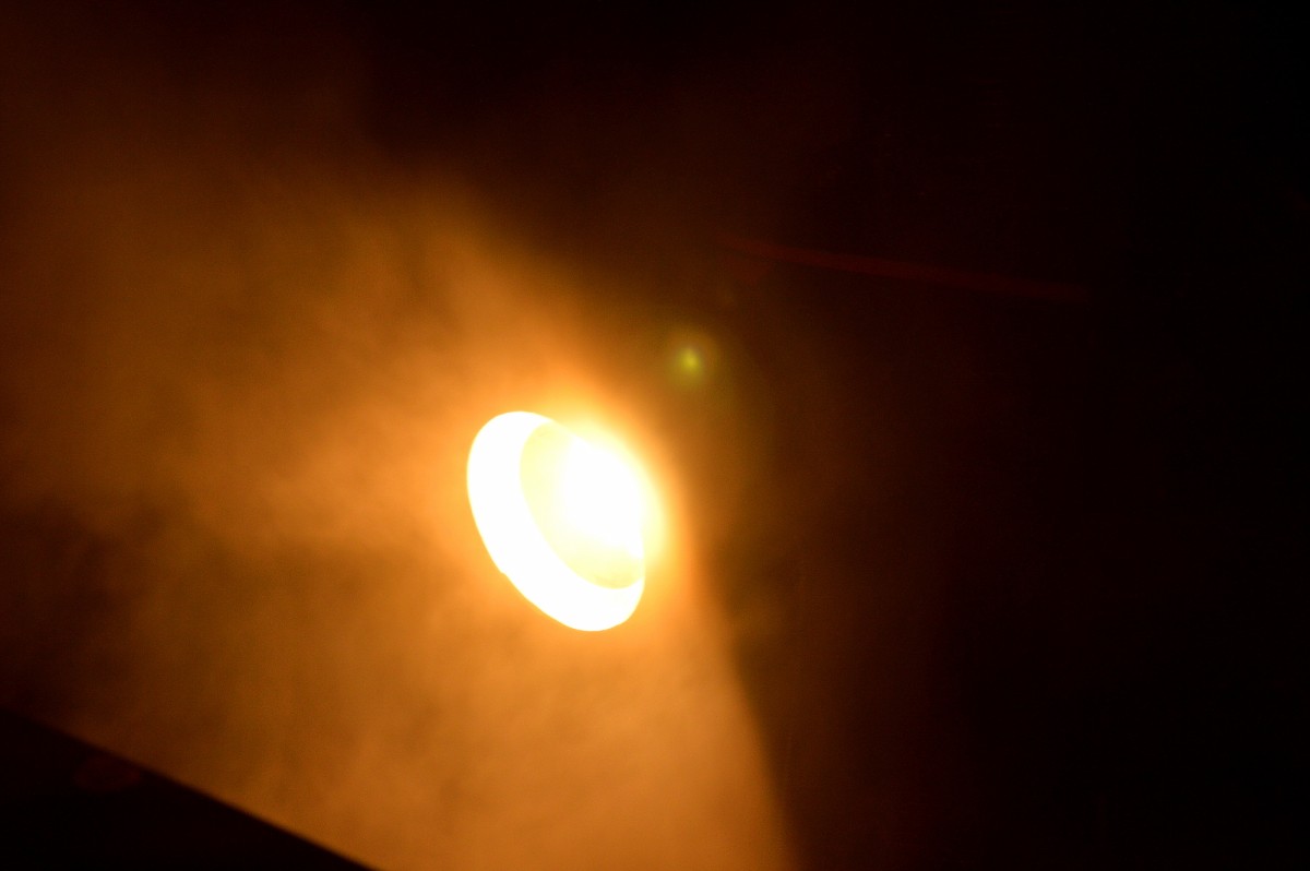 Bei einem Halt mit P 1010 in Vierenstra�e konnte der Abdampf der 99 1772-5 mit Hilfe der Bahnsteigbeleuchtung gut eingesetzt werden.(3)