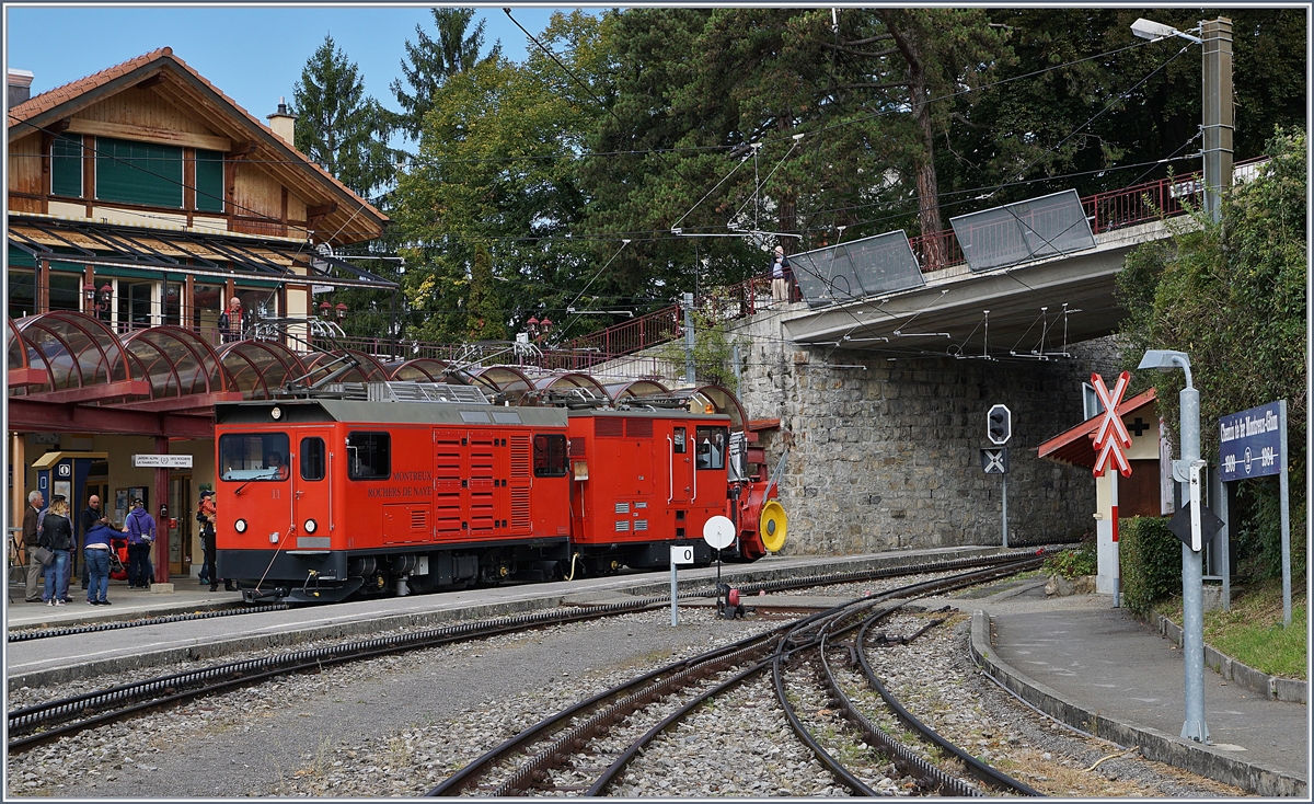 Bei der Jubiläums Fahrzeugparade 1258 Jahre Rochers des Naye wurde die Hem 2/2 mit ein neuen Scheneeräumungsfahrzeug gezeigt.
16. Sept. 2017