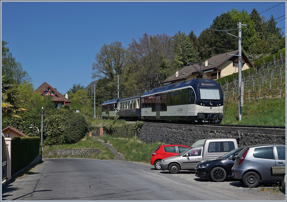 Bei Planchamp ist zwischen zwei MOB  Alpina  ABe /Be 4/4 Serie 9000 nur ein Belle-Epoque Wagen eingereiht. 

14. April 2020