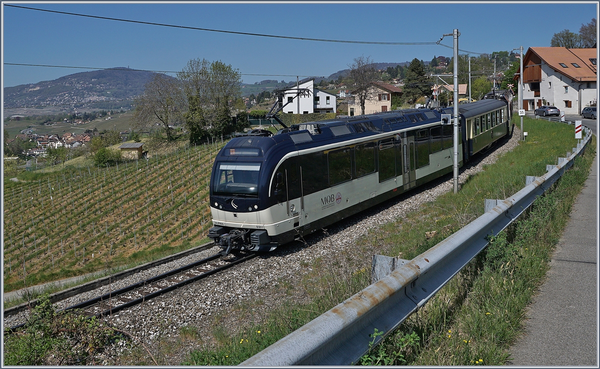 Bei Planchamp ist zwischen zwei MOB  Alpina  ABe /Be 4/4 Serie 9000 nur ein Belle-Epoque Wagen eingereiht. 

14. April 2020