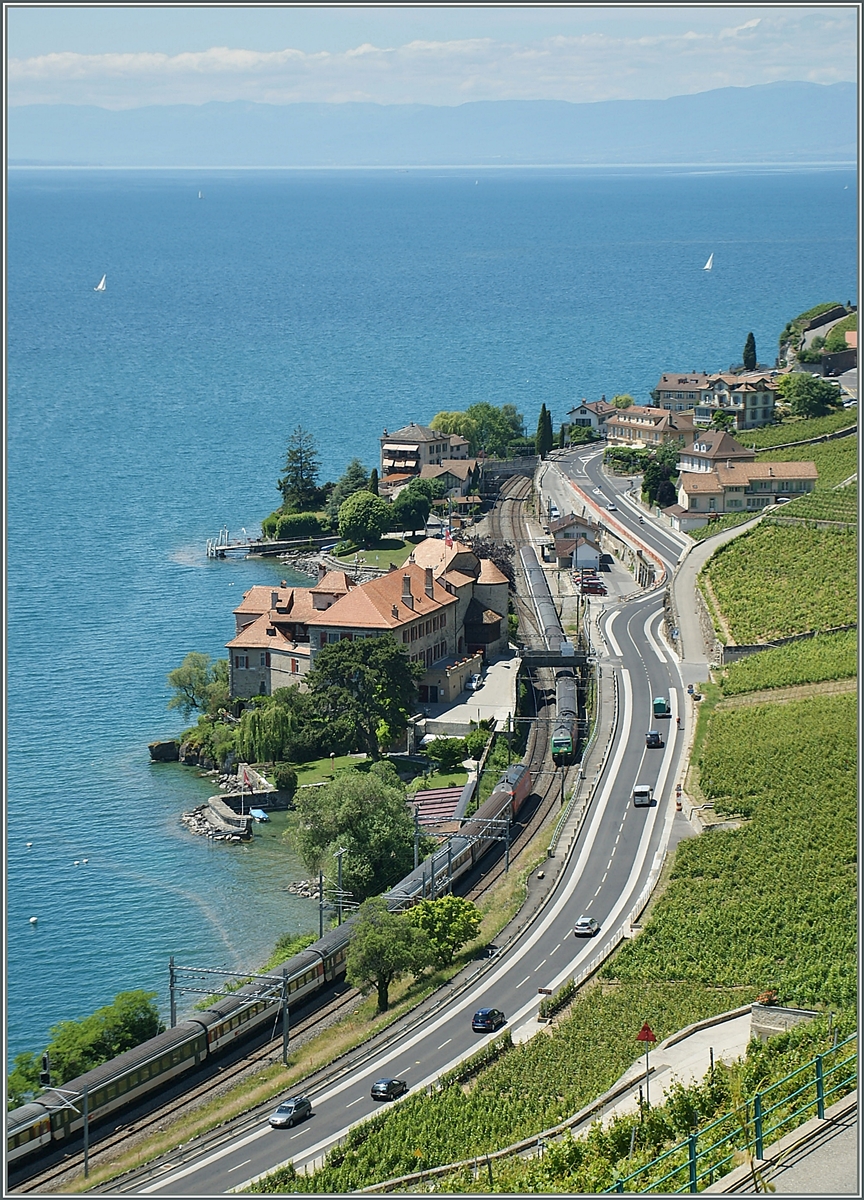 Bei Rivaz begegnen sich zwei SBB Re 460 mit ihren IR Zügen Brig - Genève, bzw. Genève - Brig.

28. Mai 2011