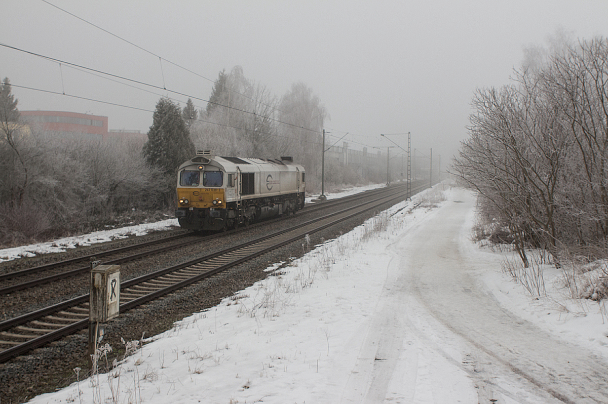 Bei schaurig-schönem Wetter kam 17.02.15 ein befreundeter Lf mit der 247 038-3 als Lz nach München Nord in Poing des Weges.