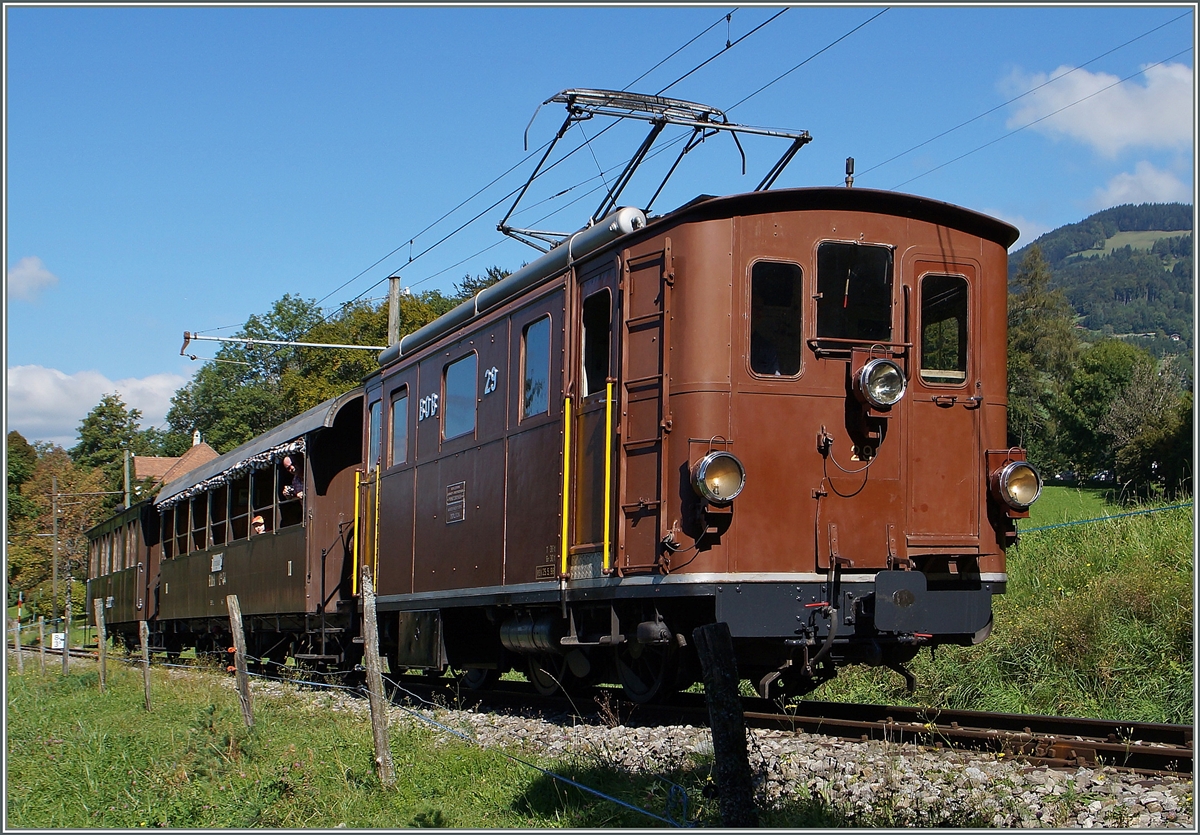  BERNE EN FETE  bei der Blonay Chamby Museumsbahn - die BOB HGe 3/3 N° 29, welche 1926 als letzte Lok den 1913/14 gelieferten an Vorgängerloks zur BOB kam und hier nun bei der B-C eine neuen Heimat gefunden hat.
13. Sept. 2014