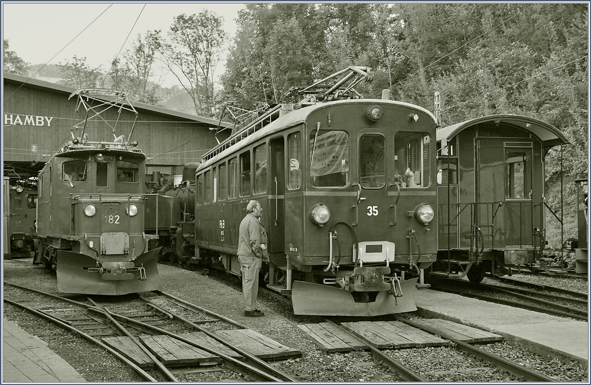 Bernina-Bahn Abmieten bei der Blonay-Chamby Bahn in Chaulin: Ge 4/4 182 und ABe 4/4 35. 

8. Sept. 2018