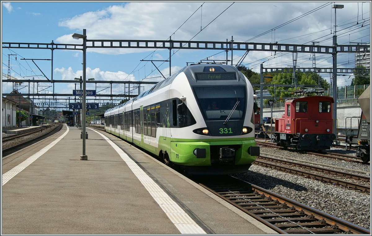 Besonders in Morges in man sich ja grüne Züge gewohnt, doch dieser TRN RABe 527 331 prästentiert sich mir doch etwas überraschend. 27. Juli 2015