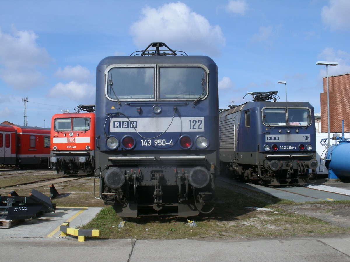 Bh Rostock am 23.M�rz 2014 mit 112 170 links,mitte RBH 122 und RBH 106.