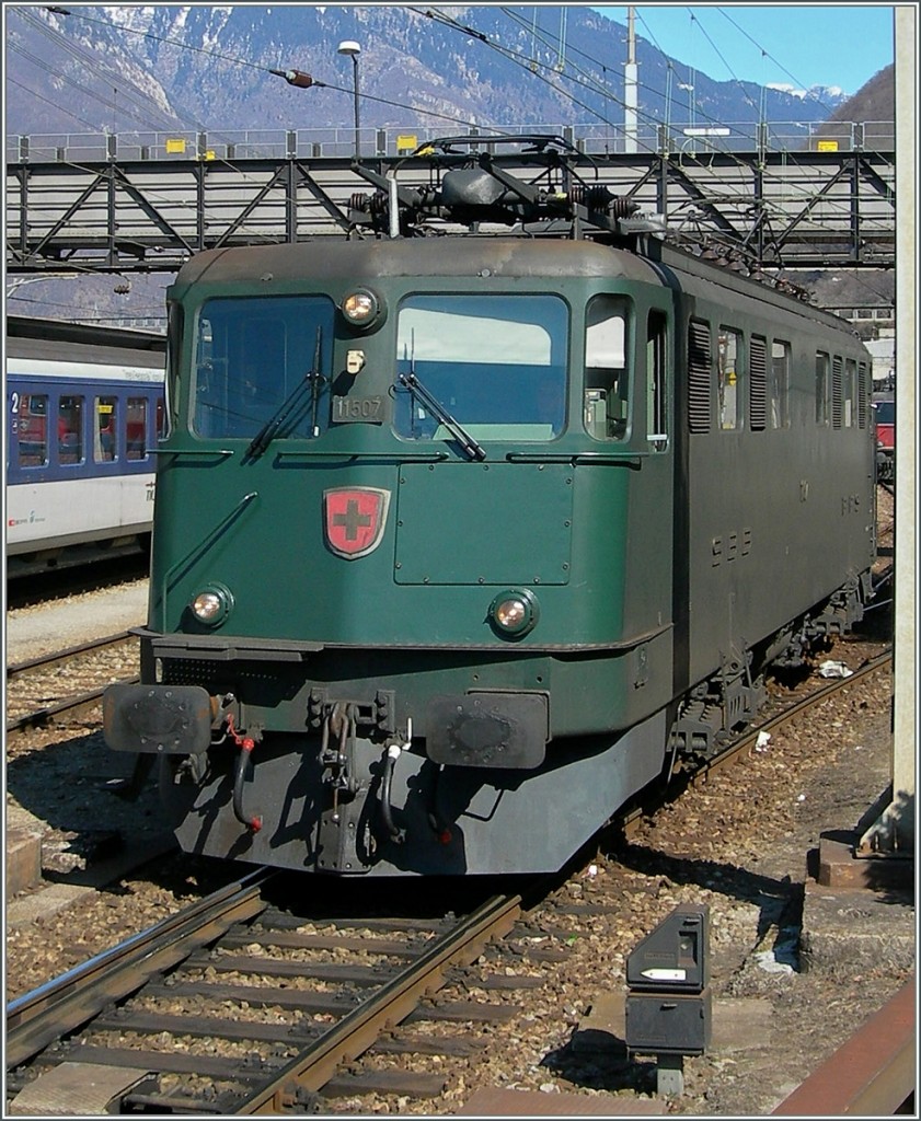 Bildfüllend zeigt sich hier die Ae 6/6 11507 in Bellinzona.
13. März 2006