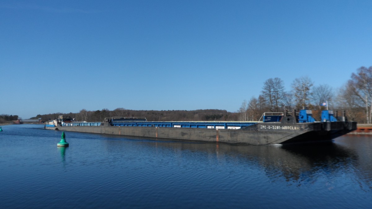 Bizon 117 aus Stettin mit Schubverband am Sicherungstor Marienwerder im Oder - Havel - Kanal bei Fahrt in Richtung Eberswalde - Stettin (Bild 1)Am 08.03.14 um 11:06 Uhr