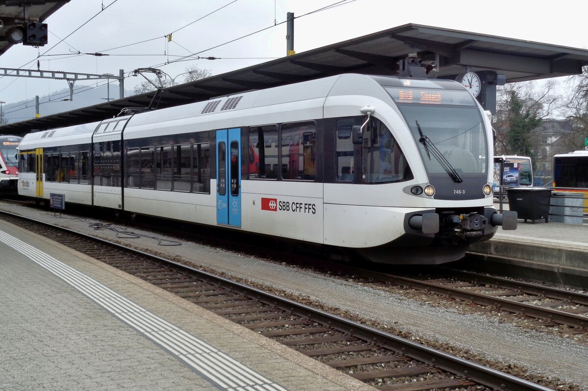 Blaue Türe: Thurbo 722-4 steht am 30 Dezember 2018 in Olten.