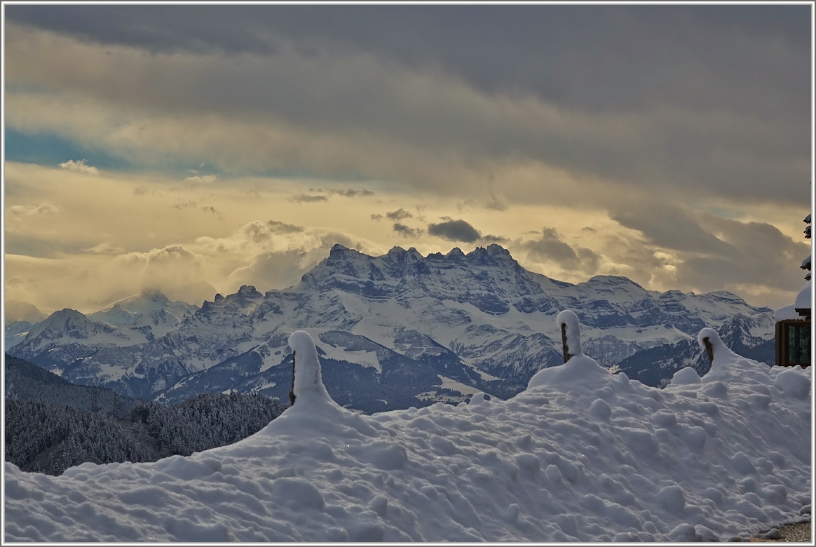 Blick von Lally auf die tiefverschneiten Dents-de-Midi
(21.01.2015)