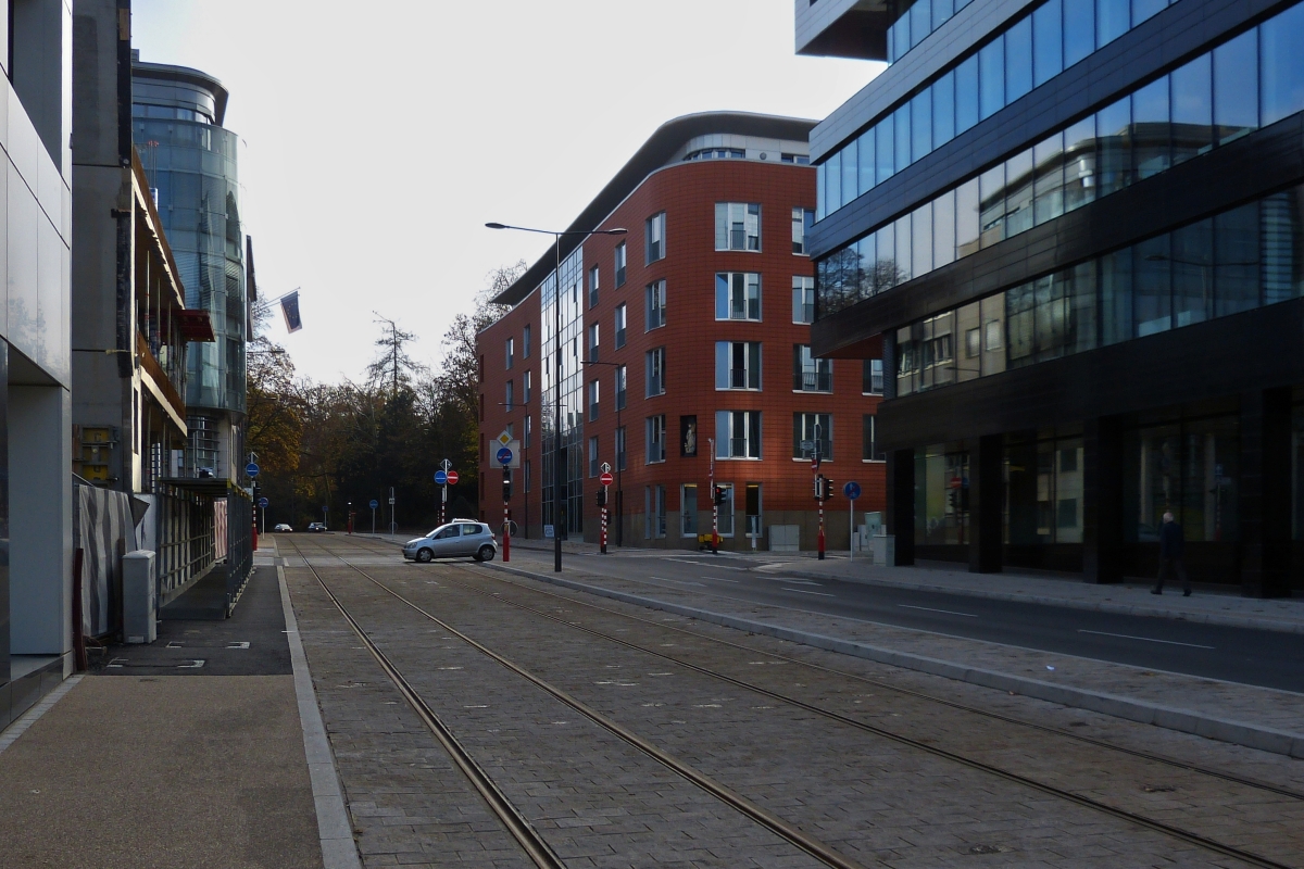 Blick von der  Streplaz  in die Avenue Emile Reuter in Richtung Haltestelle Hamilius in der Stadt Luxemburg. 18.11.2020 (Hans)  