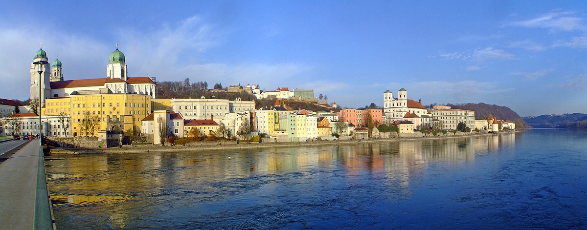 
Blick über den Inn auf Passau am 21.11.2009, links der Dom St. Stephan.