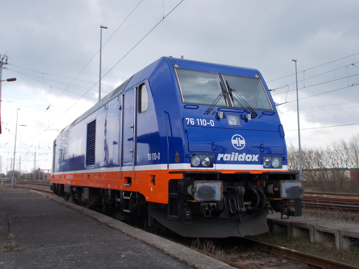 Blitzesauber die Raildox 76 110-0,am 06.April 2016,die in Mukran stand.