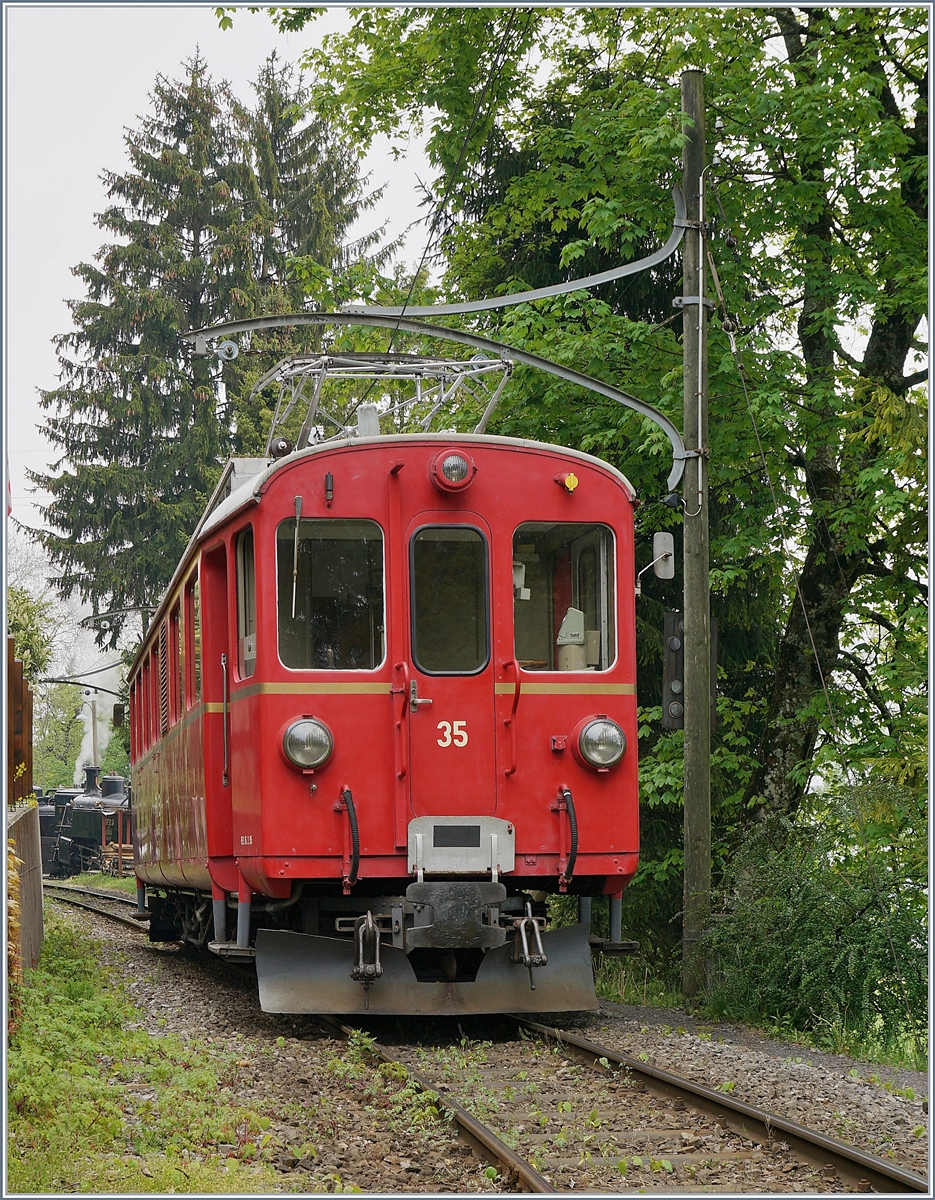 Blonay-Chamby Bahn, die 51. Saison. Auch wenn naturgemäss dieses Saison nicht die faszinierende Vielfallt  der letztjährigen Jubiläumsfeier erreichen wird, lohnt sich auch dieses Jahr der Besuch der Museumsbahn ganz sicher.
Im Bild der Bernina-Bahn ABe 4/4 I N° 35 in Chaulin. 

18. Mai 2019