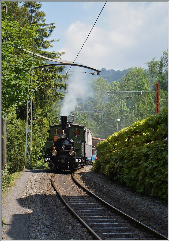 BLONAY-CHAMBY PINGSTFESTIVAL 2015: Die Lok G 3/3 N 5 in Chaulin.
25. Mai 2015