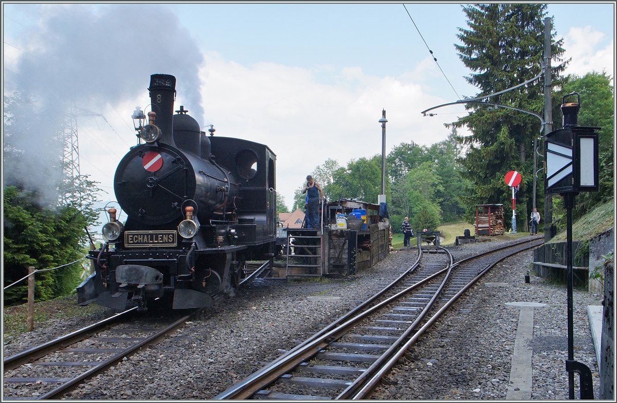 BLONAY-CHAMBY PINGSTFESTIVAL 2015: Zu Besuch war dieses Jahr die LEB G 3/3 N° 8 Echallens, hier in Chaulin beim Wasser und Kohle fassen.
25. Mai 2015