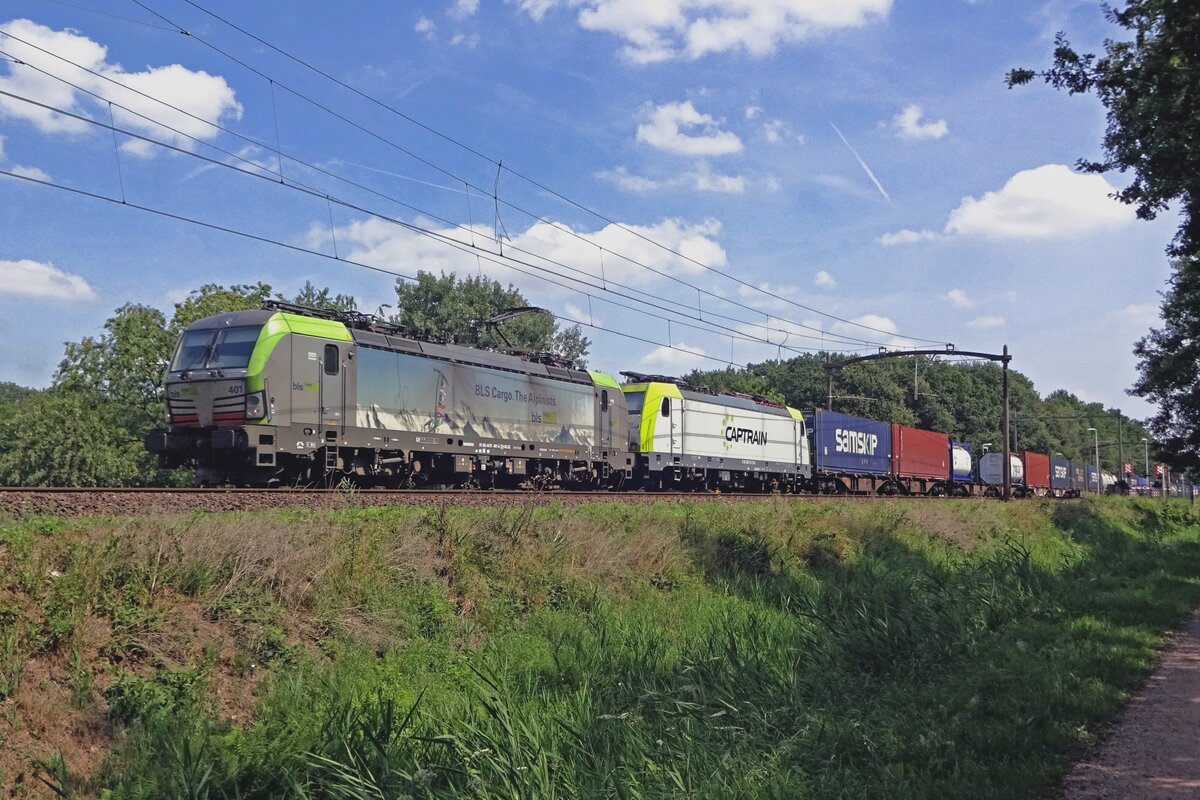 BLS 475 401 zieht am 4 Augustus 2019 bei Tilburg Oude Warande der Samskip-KLV nach Rotterdam-Kijfhoek.