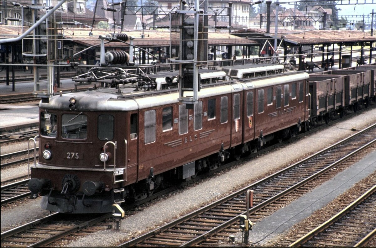 BLS Ae 8/8 Nr. 275 in Spiez am 28.07.1980.