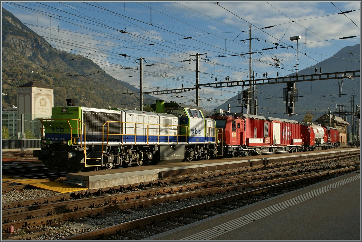 BLS Am 843 502-6 mit einem Hilf- und Rettungszug in Brig.
31. Ok.t 2013