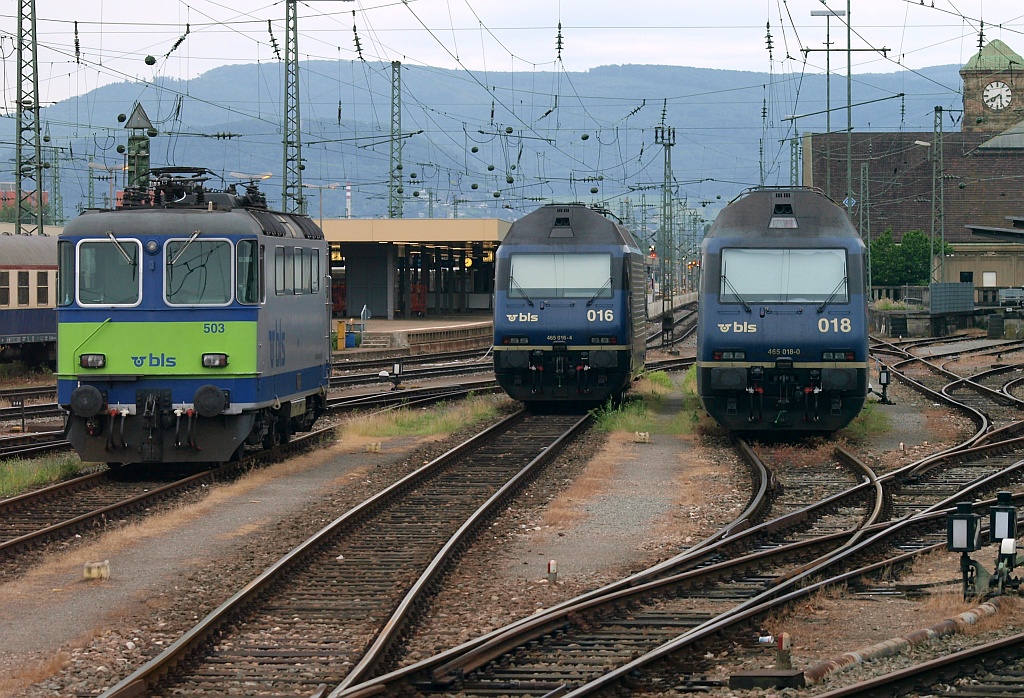 BLS Loktreffen in Basel...420 503, 465 016 und 465 018 stehen abgestellt im Bahnhof Basel Bad. 01.06.2012