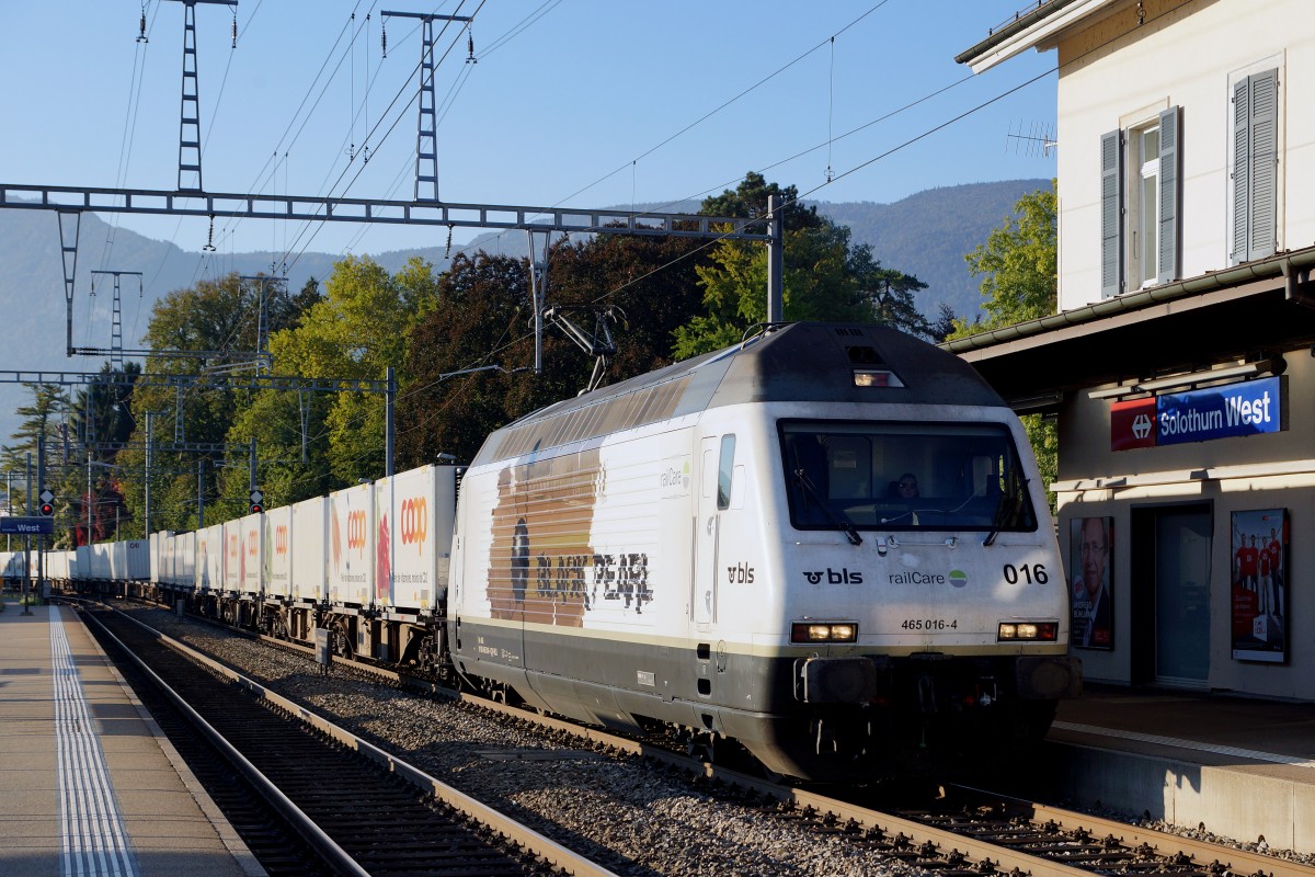BLS: Re 465 016-4 in Dienste von RAIL CARE am 1. Oktober 2015 beim Bahnhof Solothurn-West.
Foto: Walter Ruetsch

