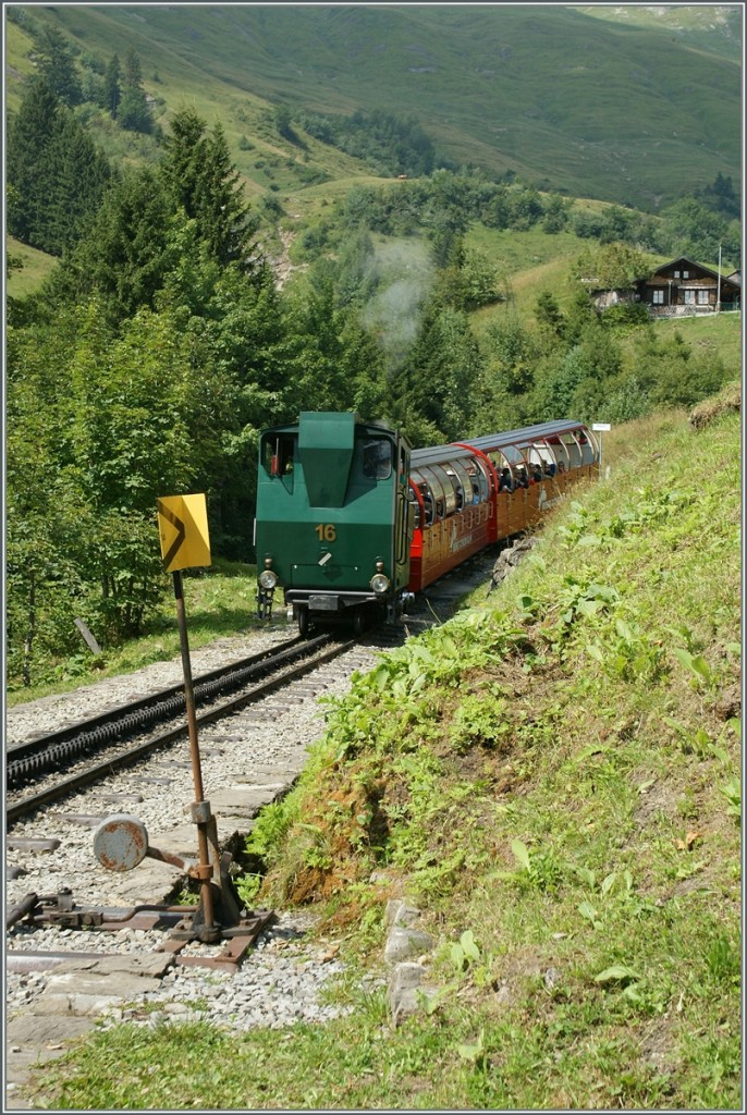 BRB Dampfzug erreicht die Zwischenstation Planalp. 30. Aug. 2013