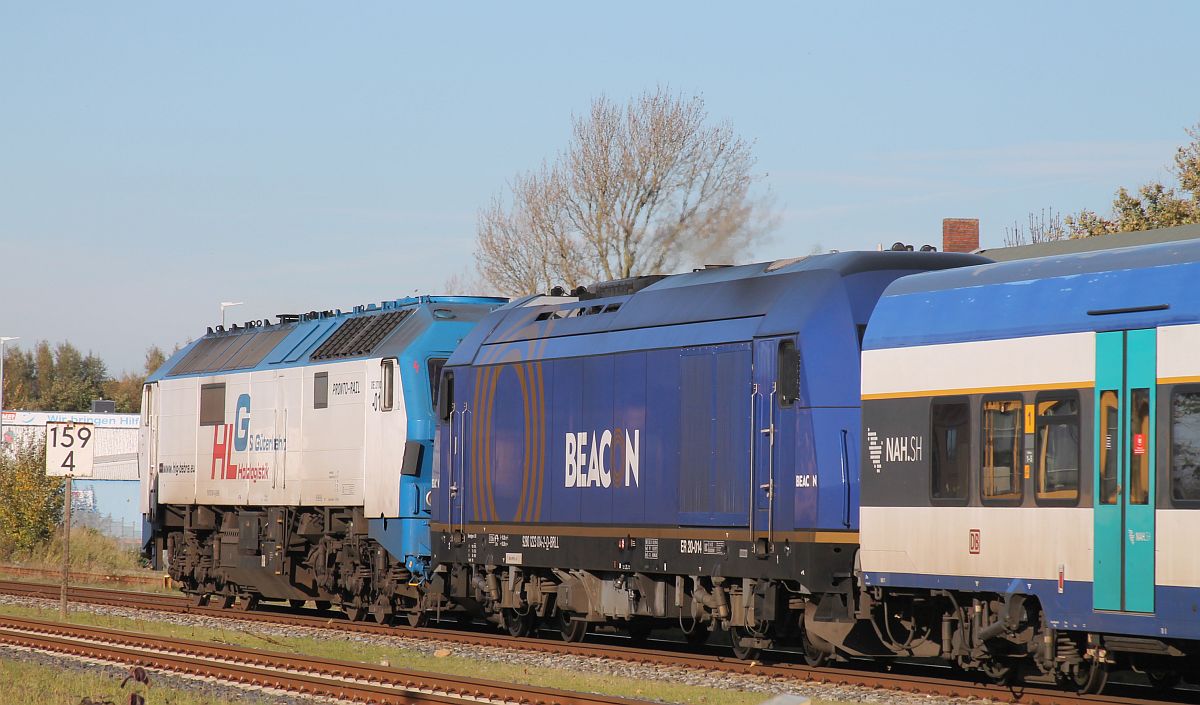 BRLL ER 20-014 als Schublok des Marschbahn-Wendezuges, HLG DE 2700-01 wird bis Husum mitgeschleppt, Husum Nord 28.10.2021 