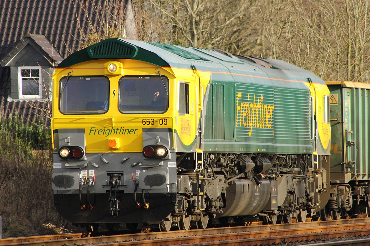 BRLL/Freightliner 653-09/ 266 118-7(REV/EMD/02.04.15) mit Düngerzug in Jübek. 01.03.2017 II