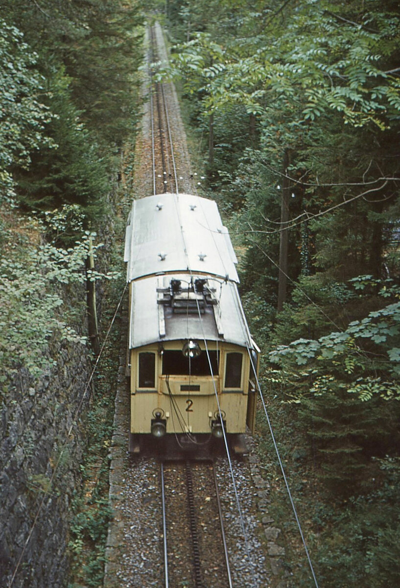 Brunnen - Morschach - Axenstein: Zug 2 + Wagen 5 im Aufstieg von Brunnen Richtung Morschach. 6.Oktober 1967 