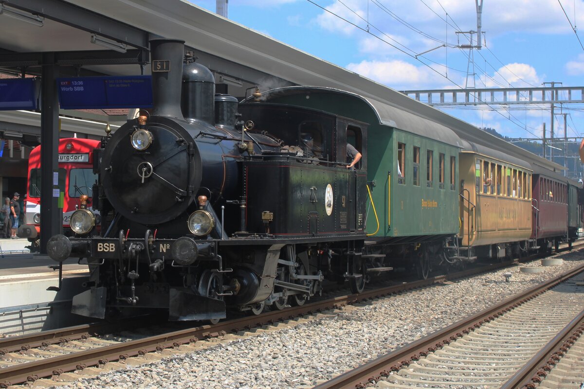 BSB-51 pendelt am 18 Mai 2025 zwischen Bahnhof und BLS-Werksttte Koninlfingen whrend das Spektakel  150 Jahre Emmentalbahn .