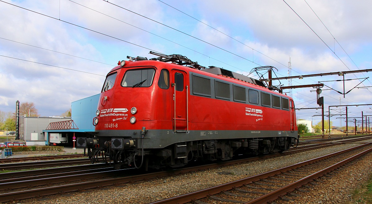 BTE E10 491/ 110 491-8, REV/LD X/02.04.15, Verl/MRS/01.04.23 verlässt hier Pattburg/DK gen Süden. 29.04.2022