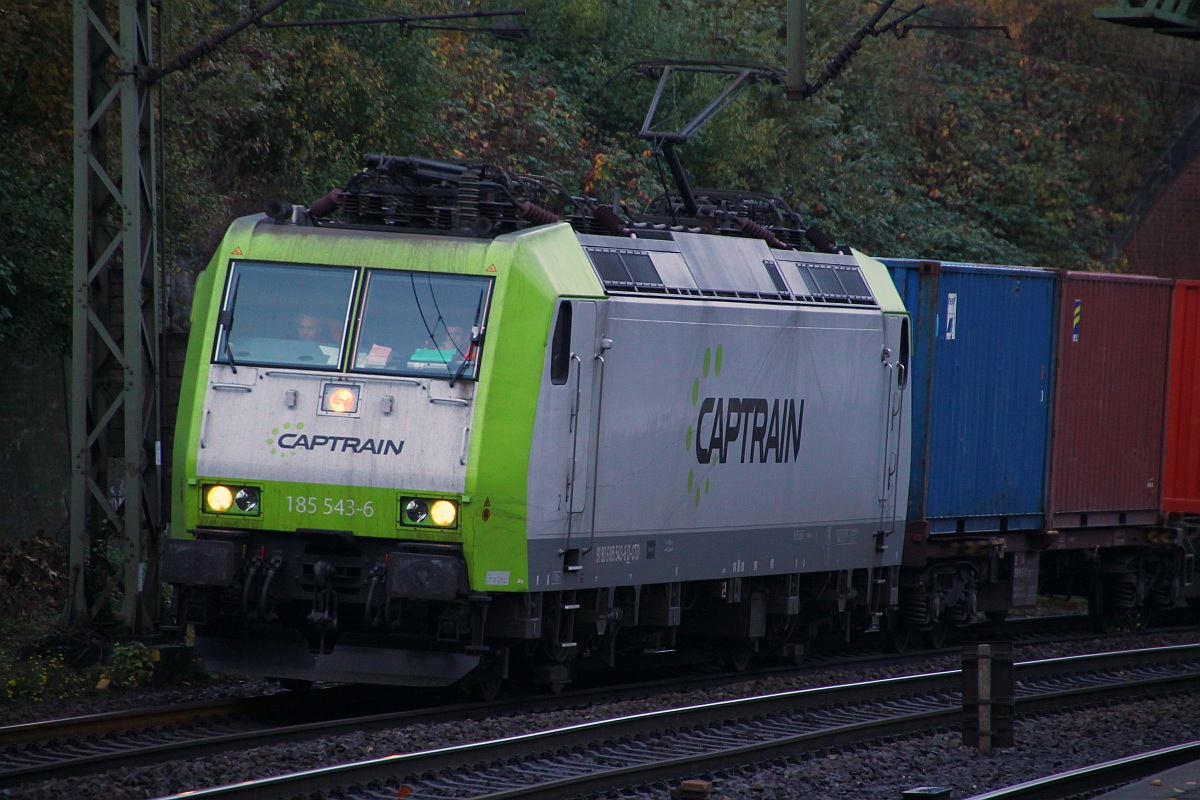 Captrain 185 543-6 mit Containerzug aufgenommen in HH-Harburg. 26.10.2013