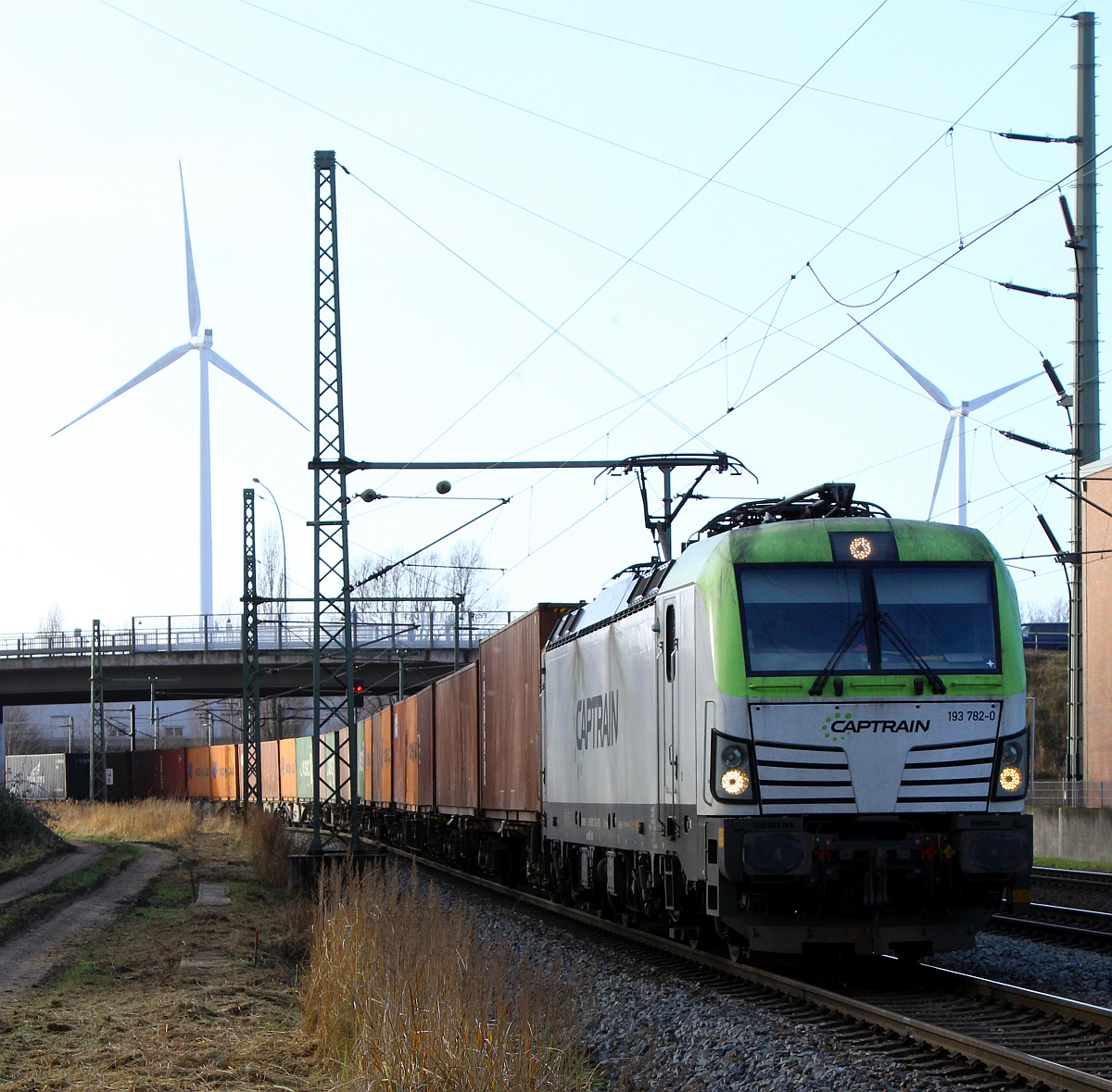 Captrain/ATLU 193 782-0 mit Containerzug Einfahrt Waltershof/Dradenau. 15.01.2022