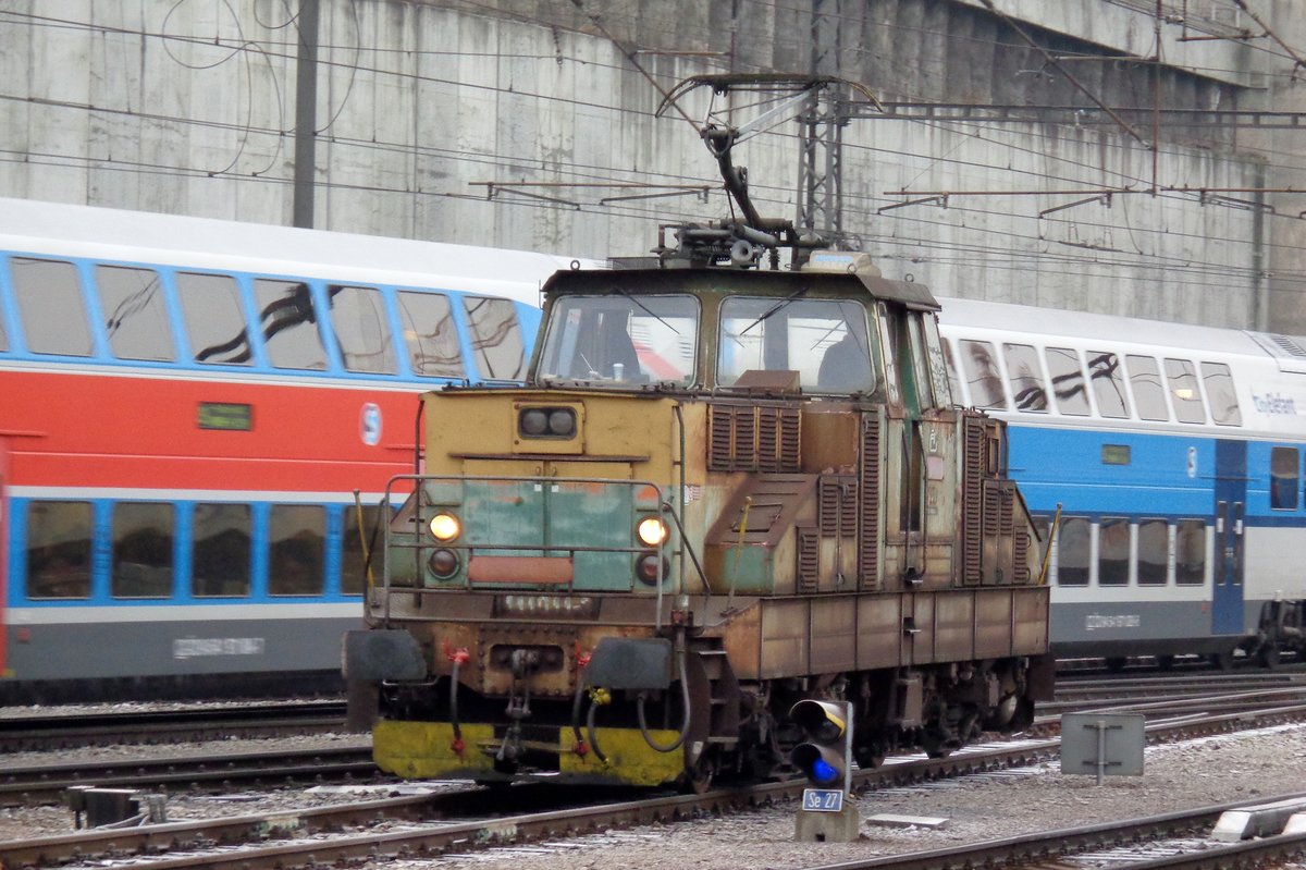 CD 111 011 ist an die Arbeit in Praha hl.n. am 16 Mai 2018.