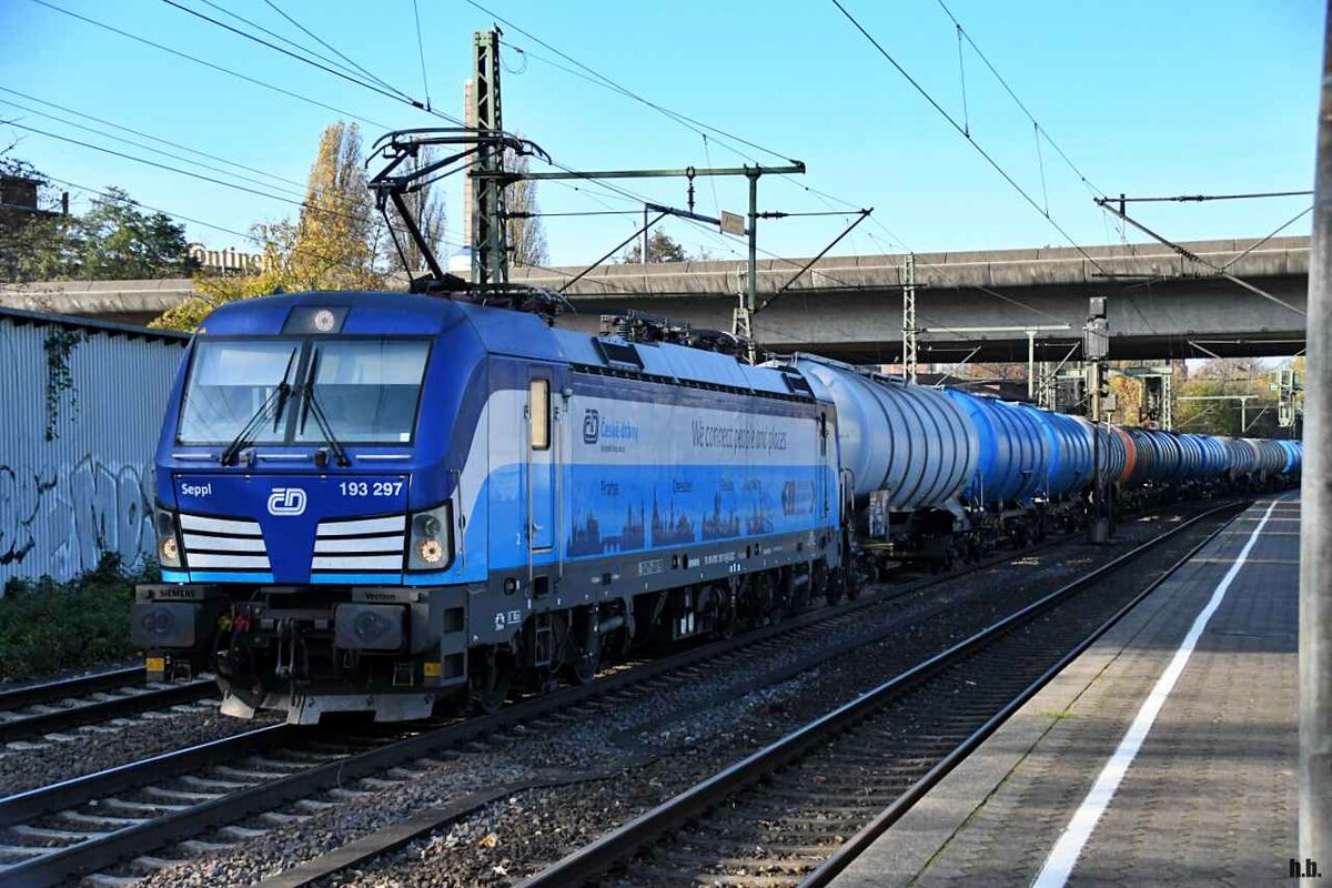 CD 193 297 zog einen tankzug durch hh-harburg,09.11.21