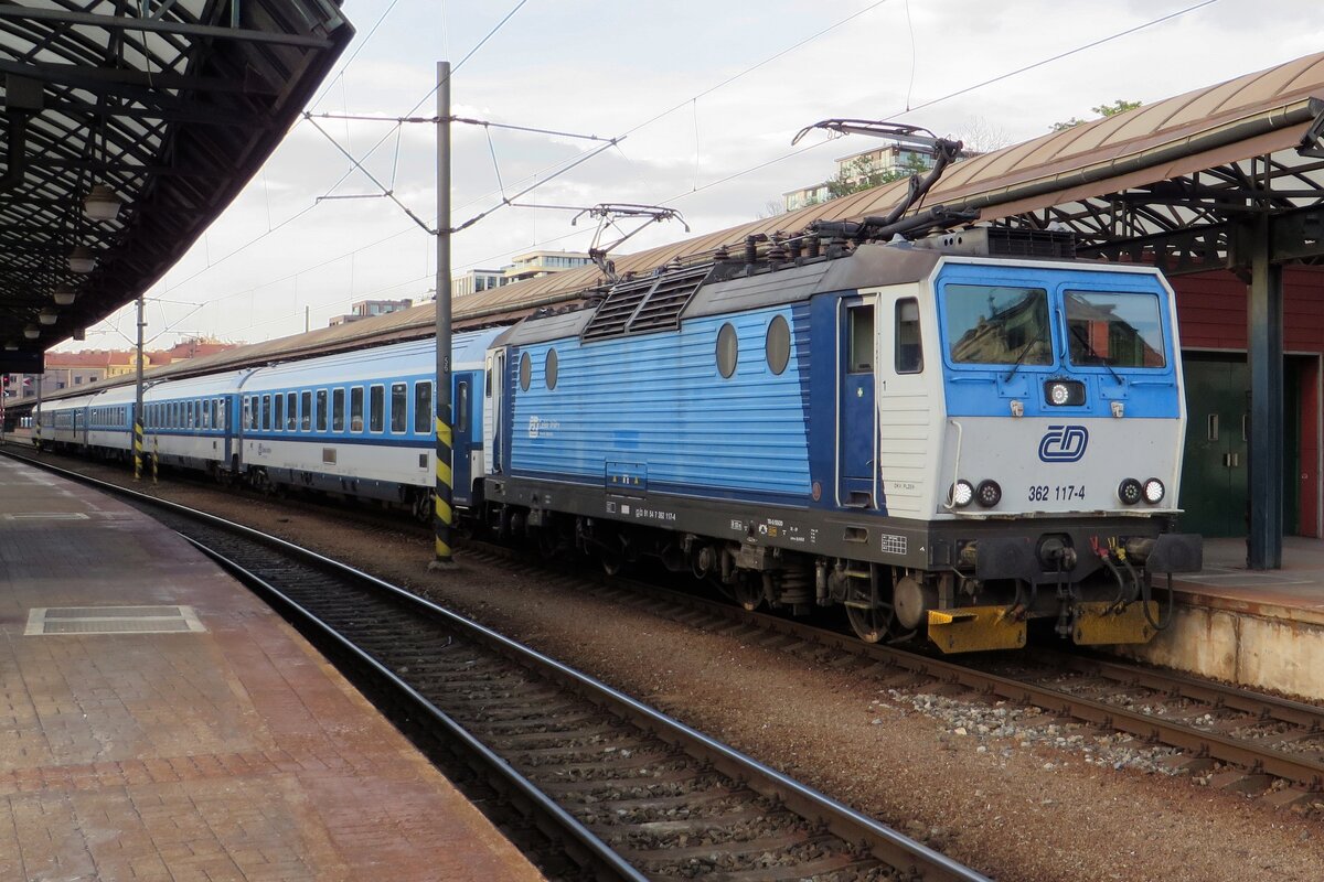 CD 362 117 treft am 12 Juni 2022 in Praha hl.n. ein.