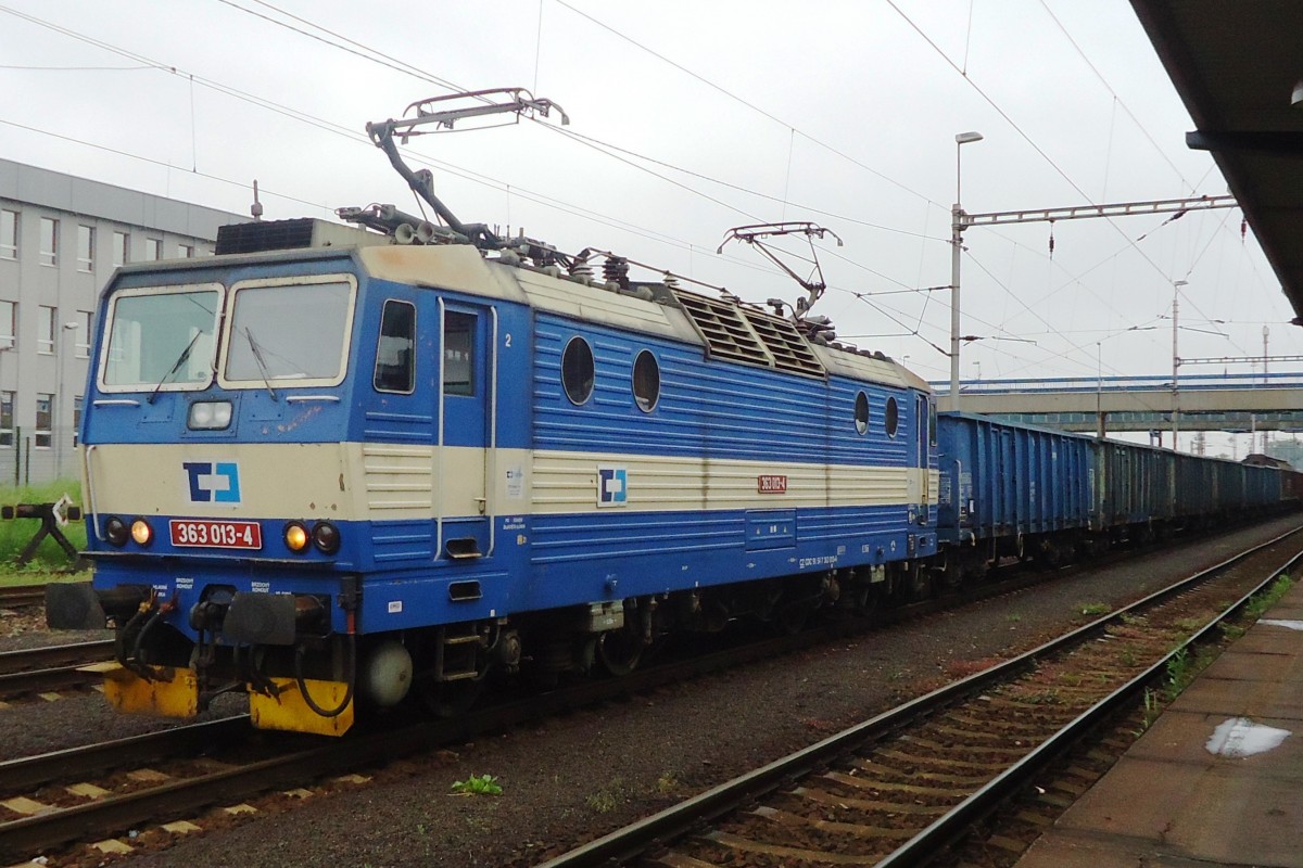 CD 363 013 steht mit ein Kohlezug in Ostrava hl.n. am 4 Juni 2013.