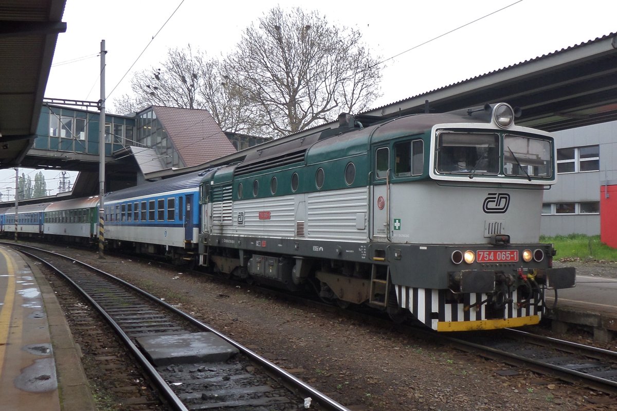 CD 754 065 steht in Ostrava hl.n. am 4 Mai 2016.