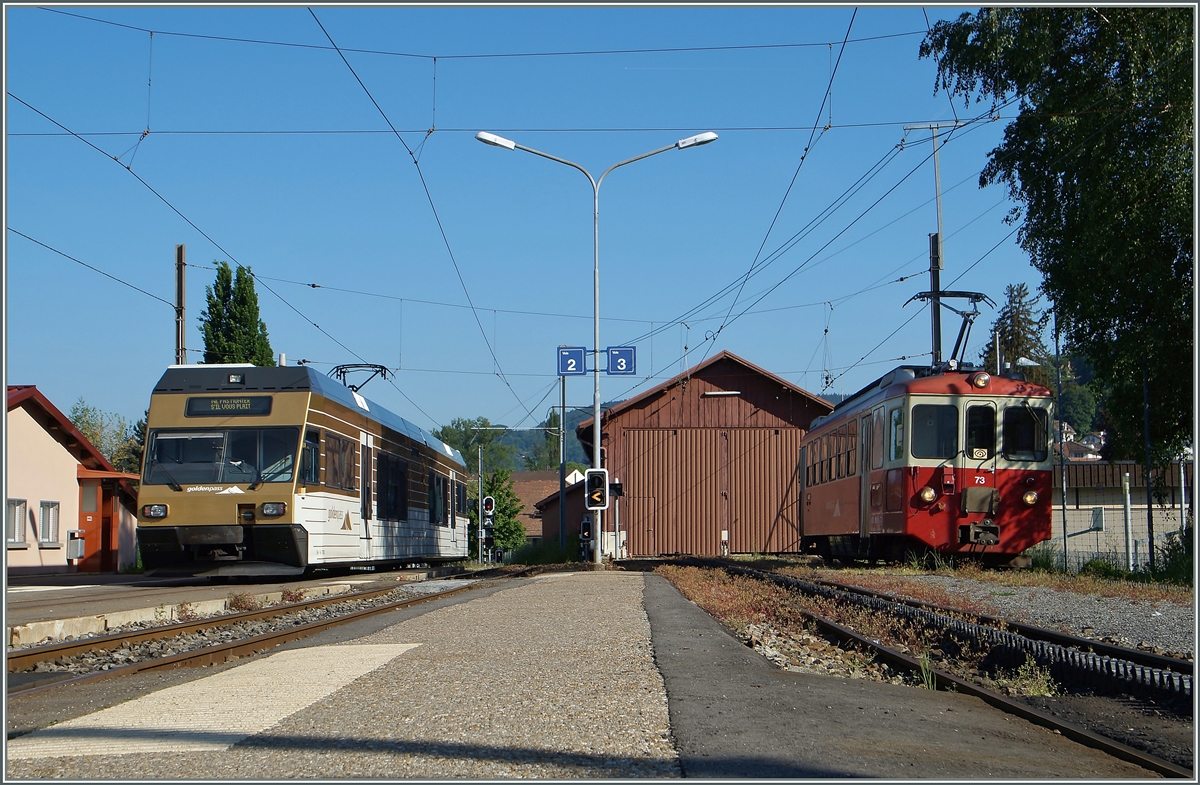 CEV GTW Be 2/6  Blonay  und BDeh 2/4 73 in Blonay.
18. März 2015